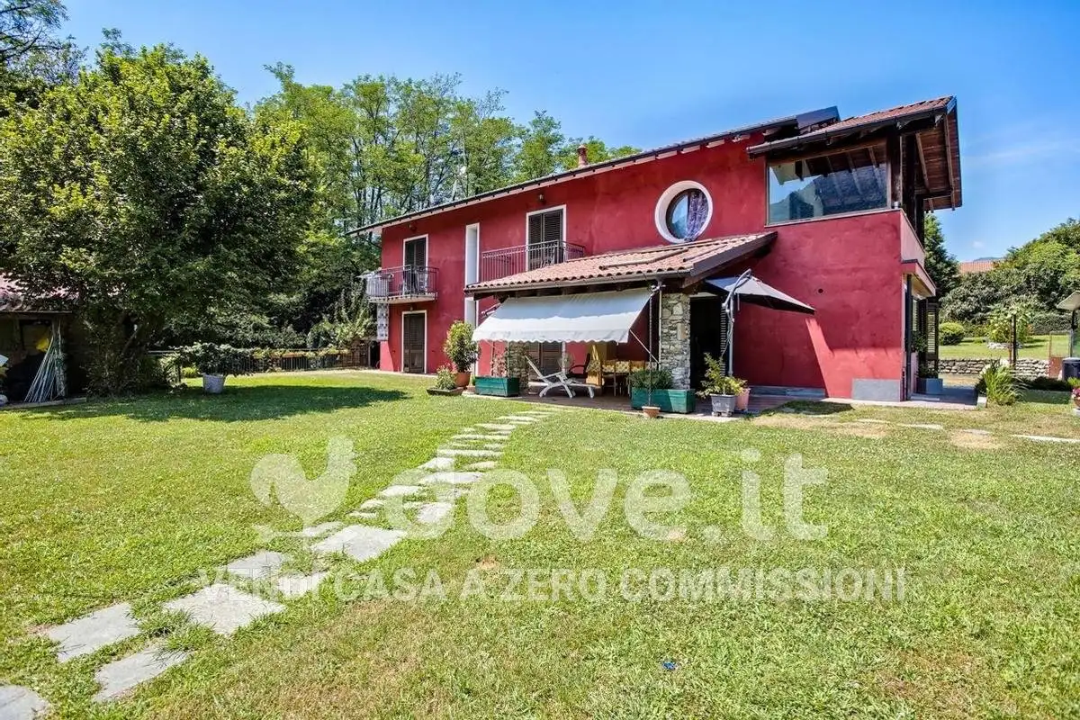 Villa in vendita a Porto Valtravaglia