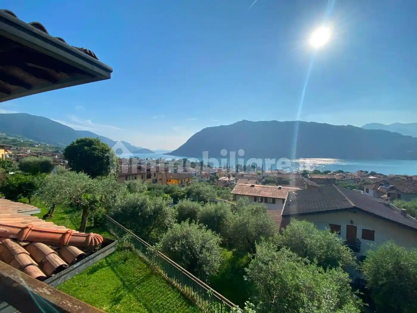 Villa in vendita a Sale Marasino