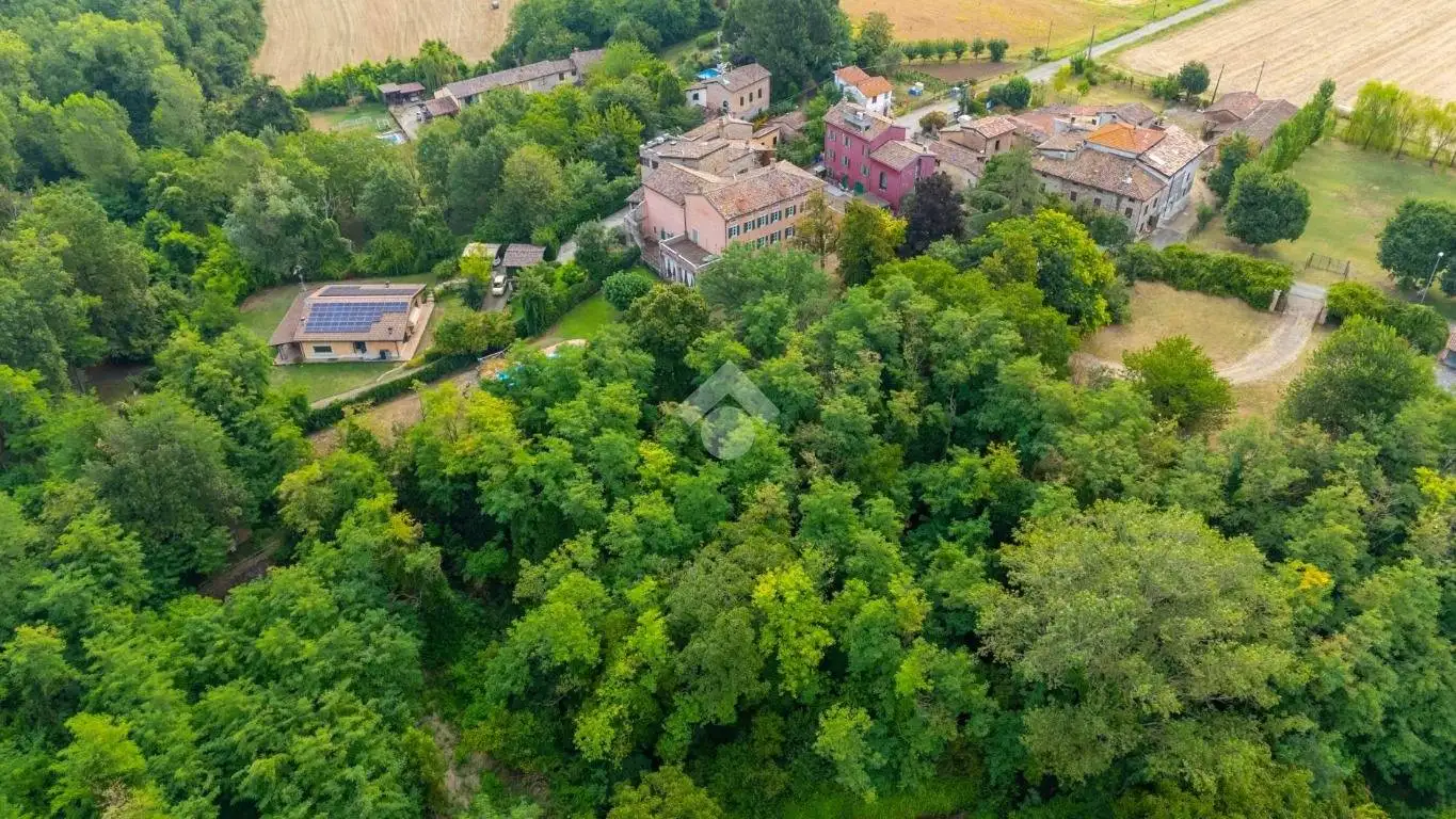 Villa in vendita a Lesignano de' Bagni