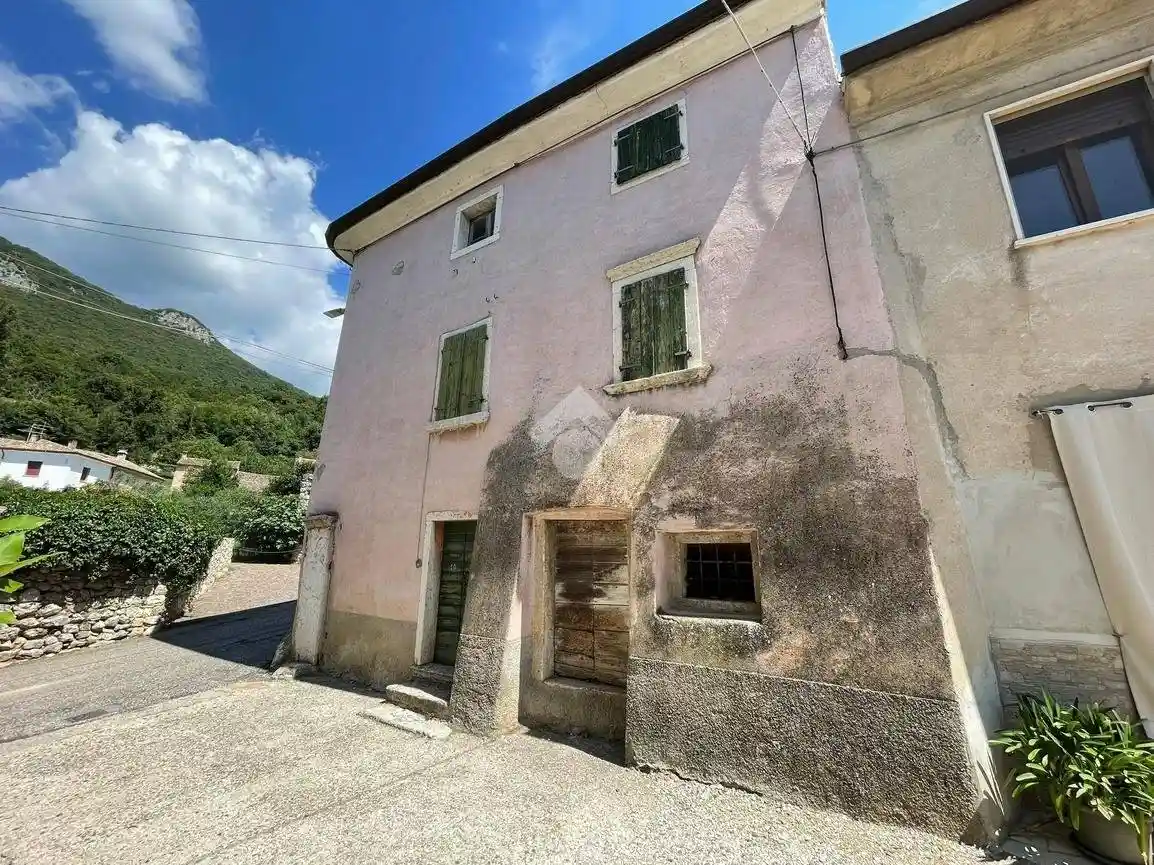 Rustico - Casale in vendita a Caprino Veronese