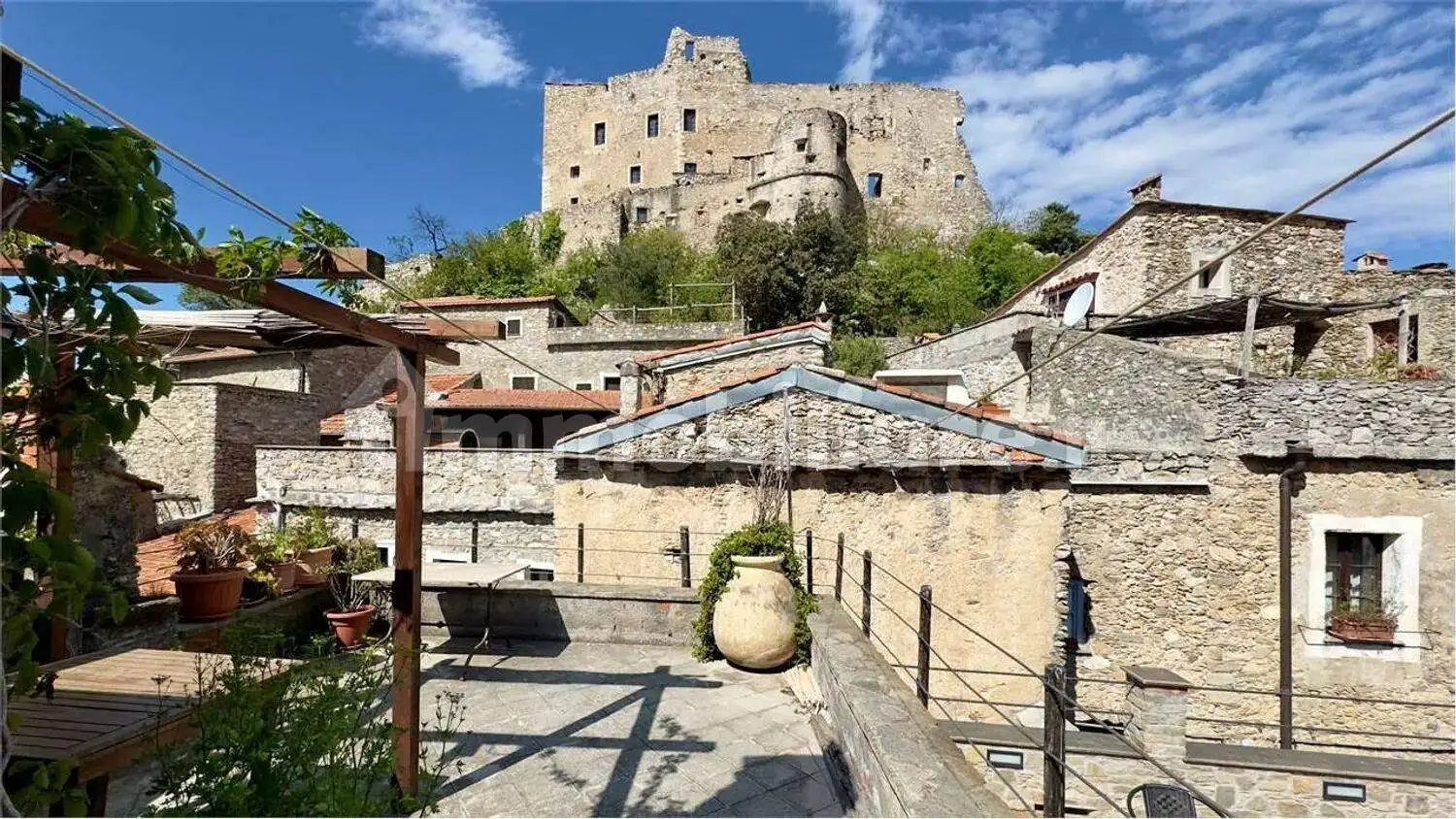 Casa indipendente in vendita a Castelvecchio di Rocca Barbena