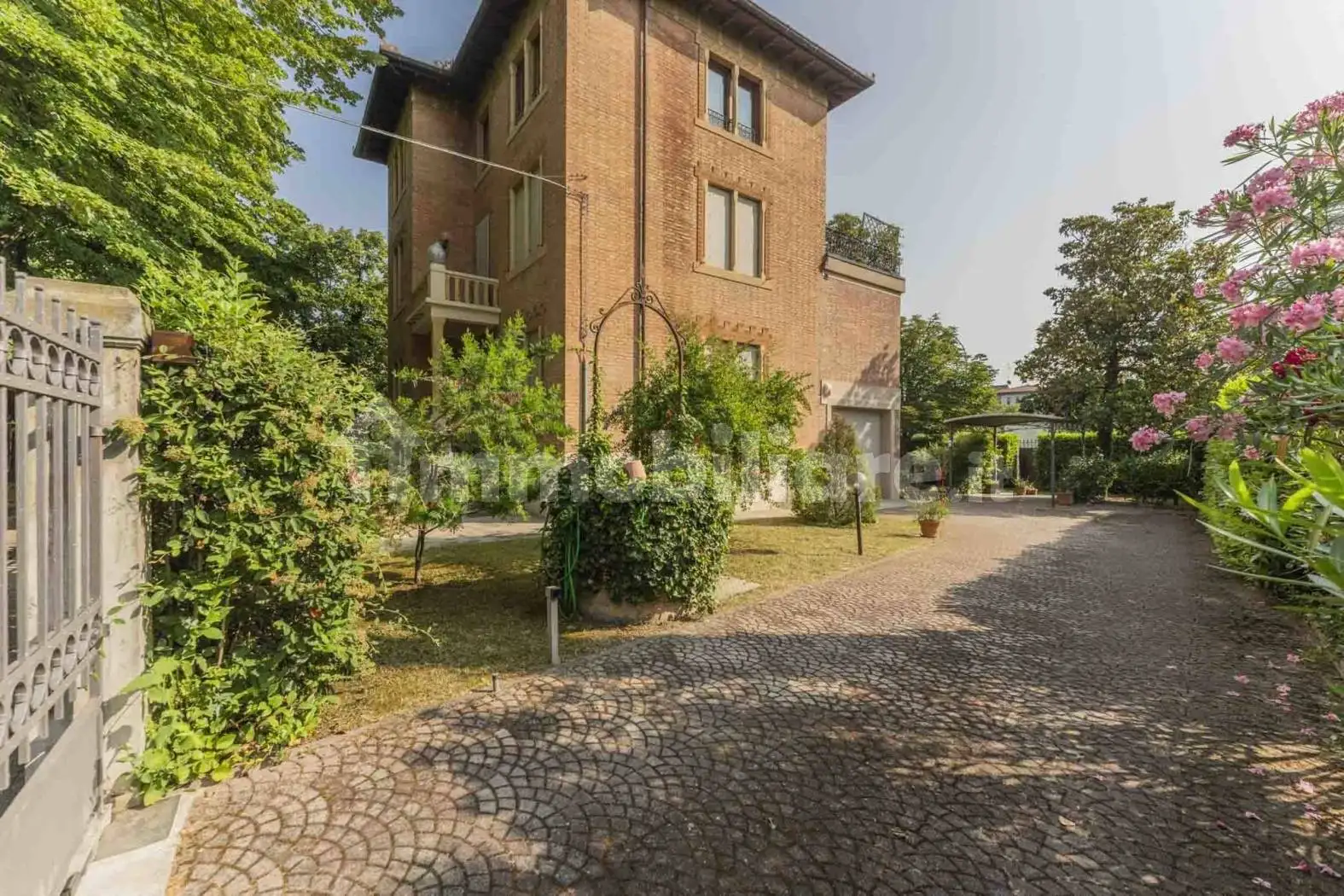 Villa in vendita a Cento