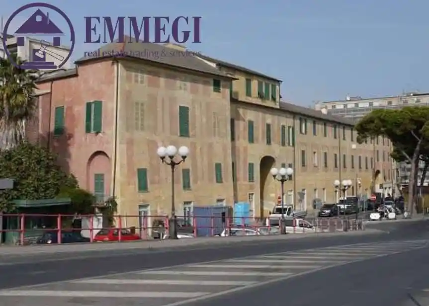 Palazzo - Stabile in vendita a Albenga
