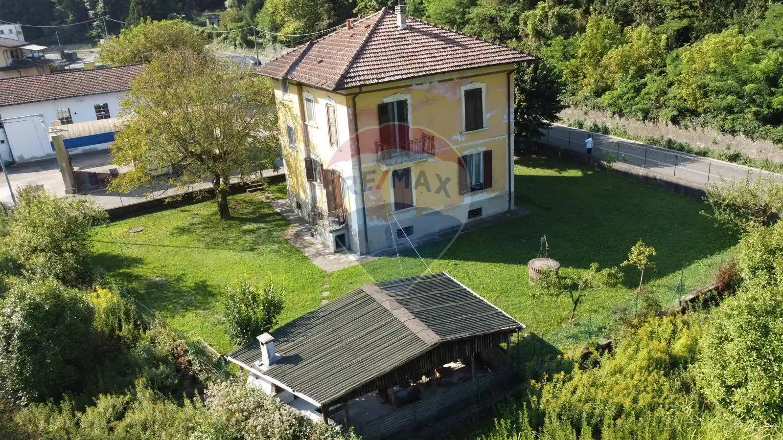 Casa indipendente in vendita a Laveno-Mombello