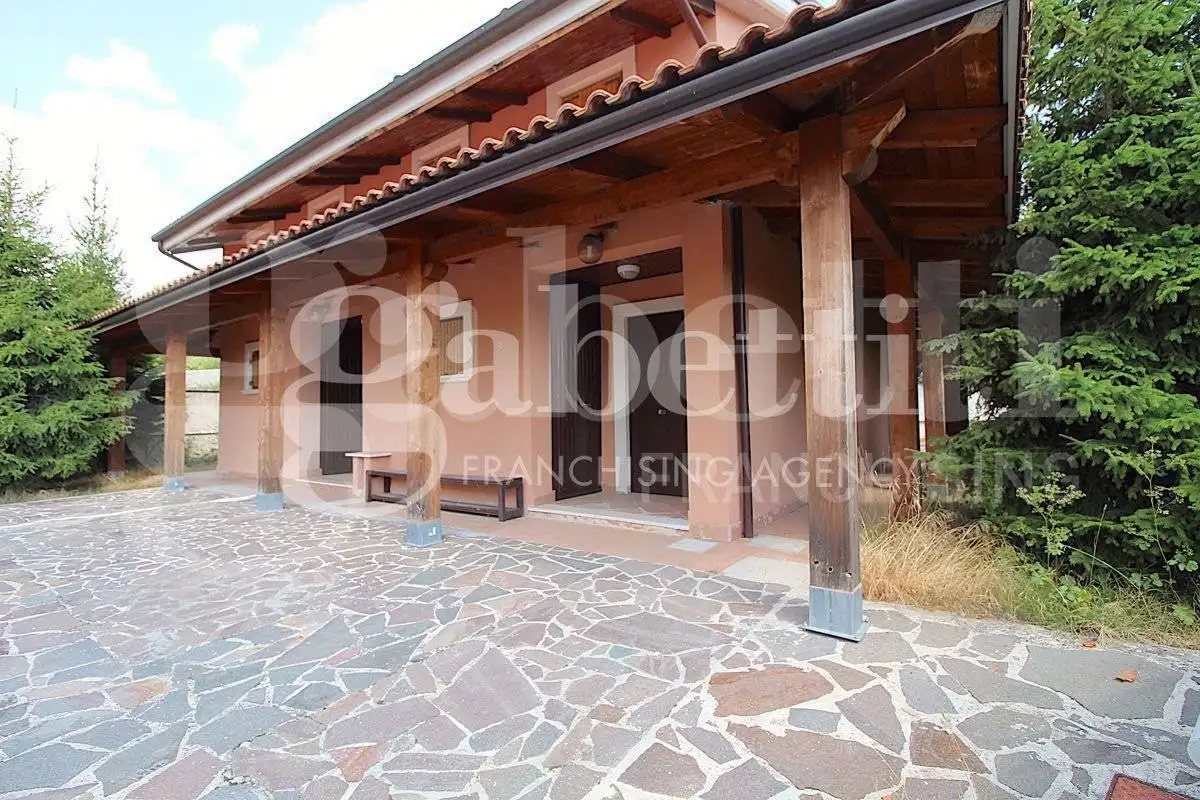 Villa in vendita a Castel di Sangro