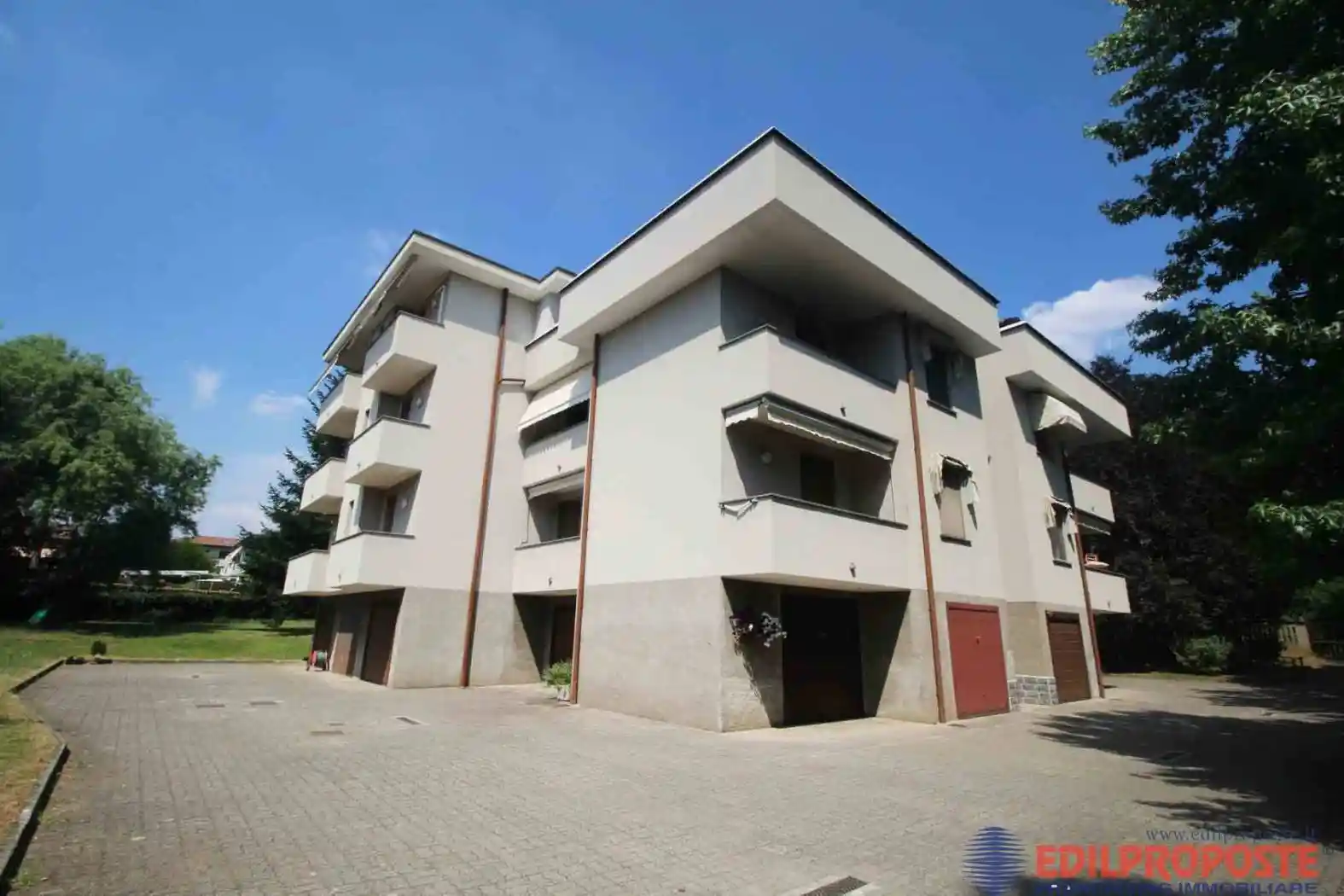 Appartamento in vendita a Lazzate