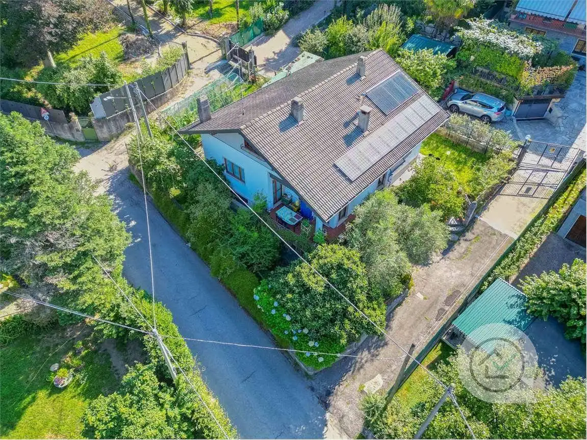 Villa in vendita a Gemonio