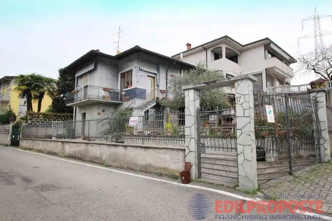 Villa in vendita a Ceriano Laghetto