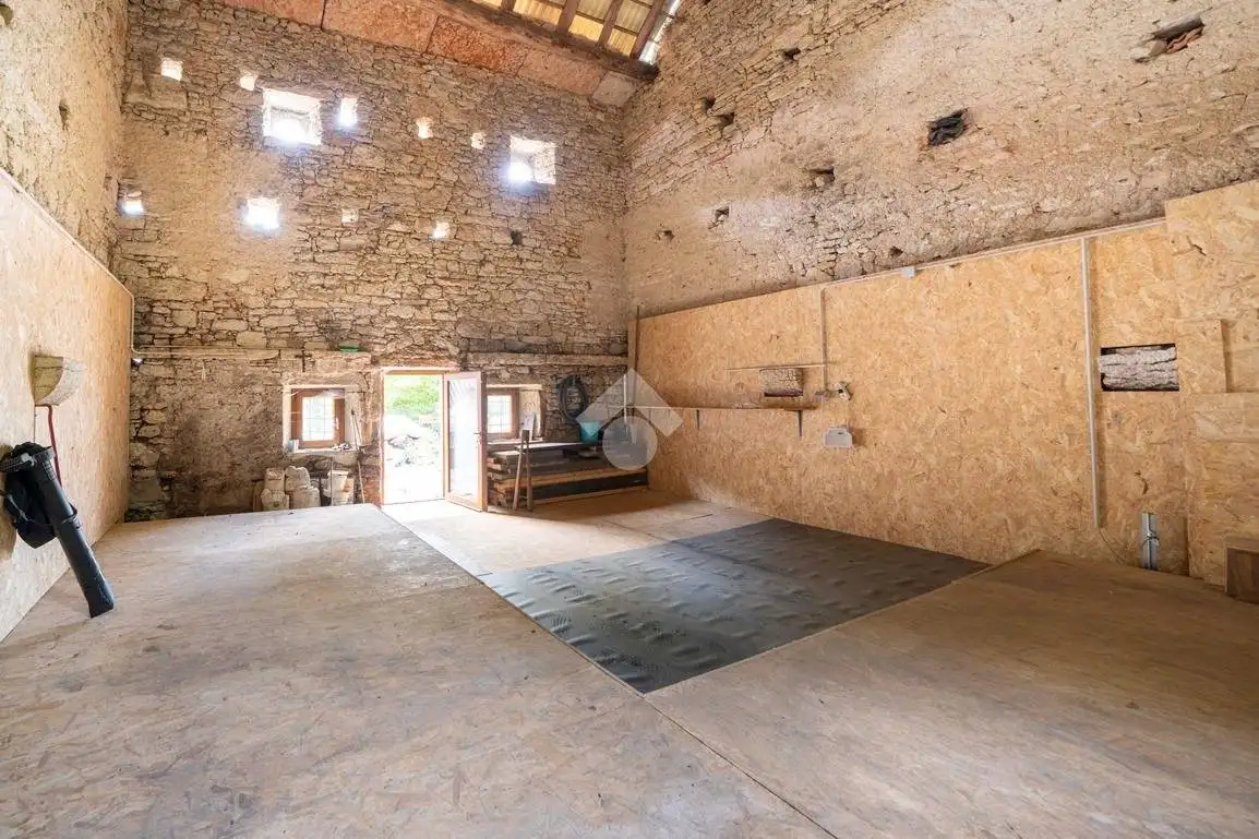 Rustico - Casale in vendita a Roverè Veronese