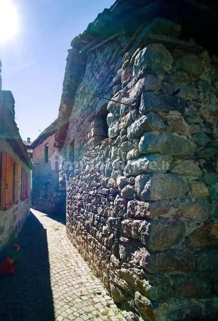 Palazzo - Edificio in vendita a Challand-Saint-Victor
