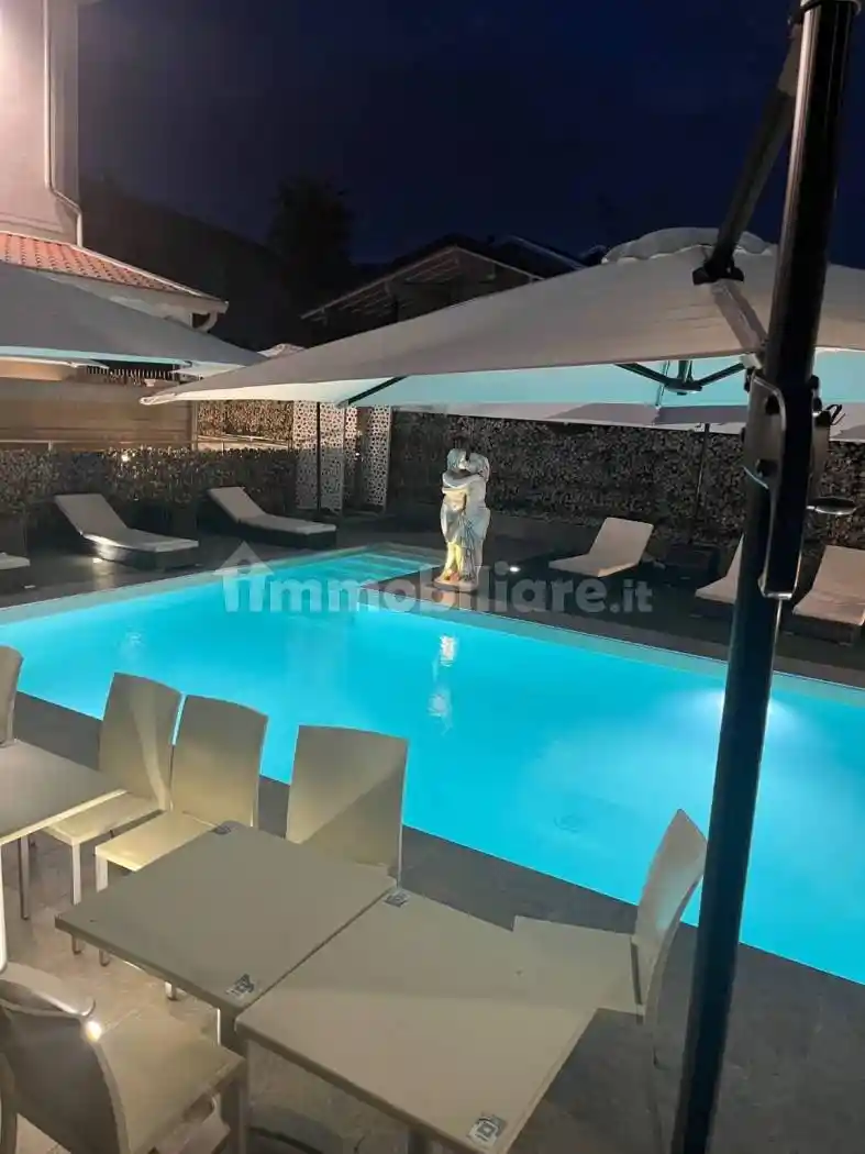 Villa in vendita a Limbiate