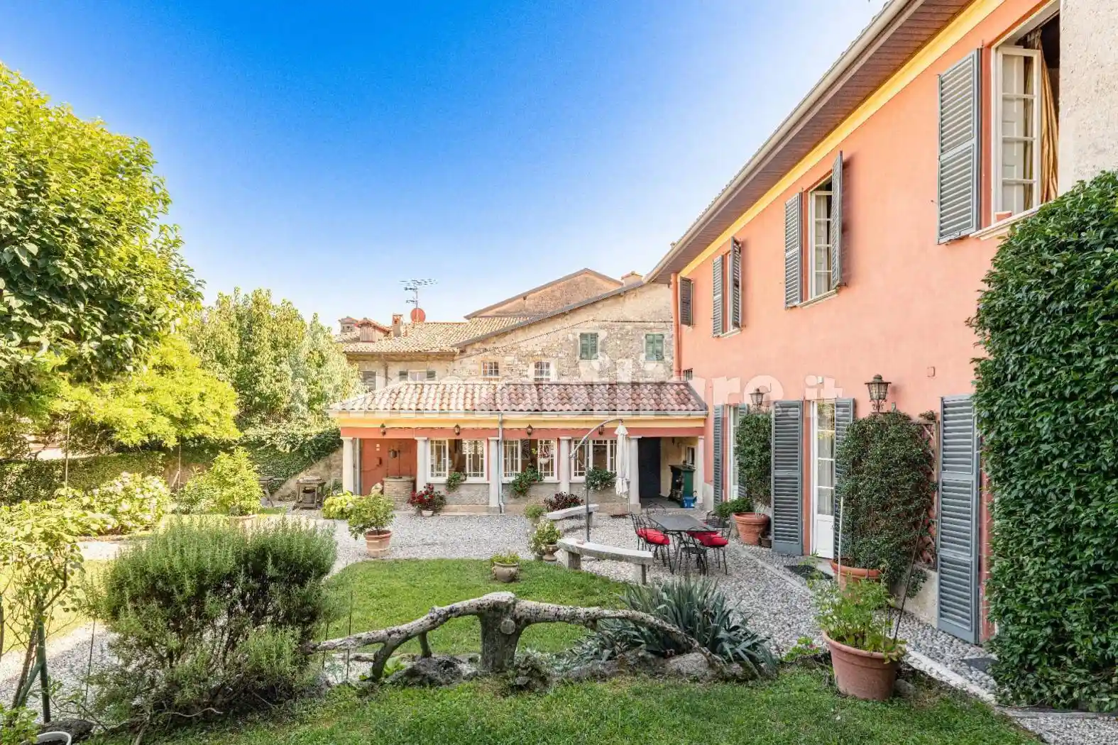 Villa in vendita a Erba