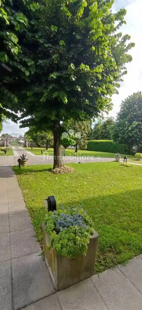 Villa in vendita a Tavazzano con Villavesco