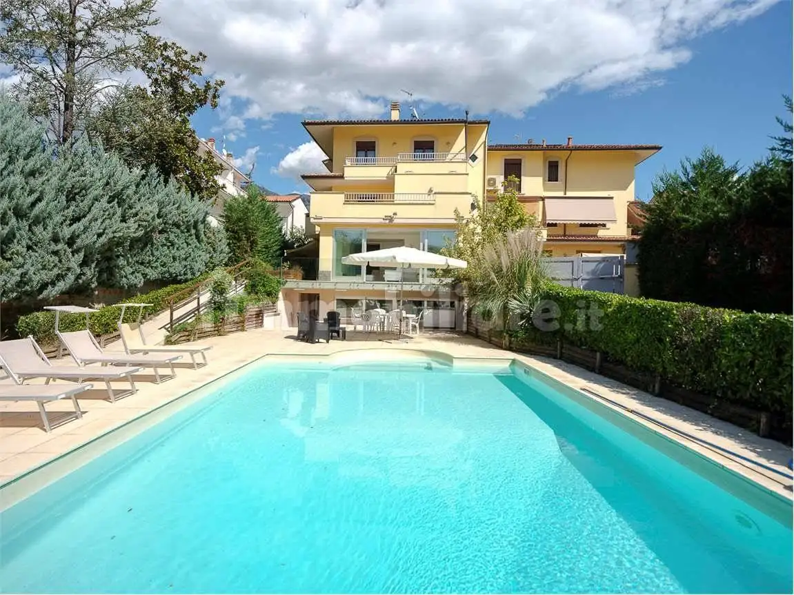 Villa in vendita a Sulmona