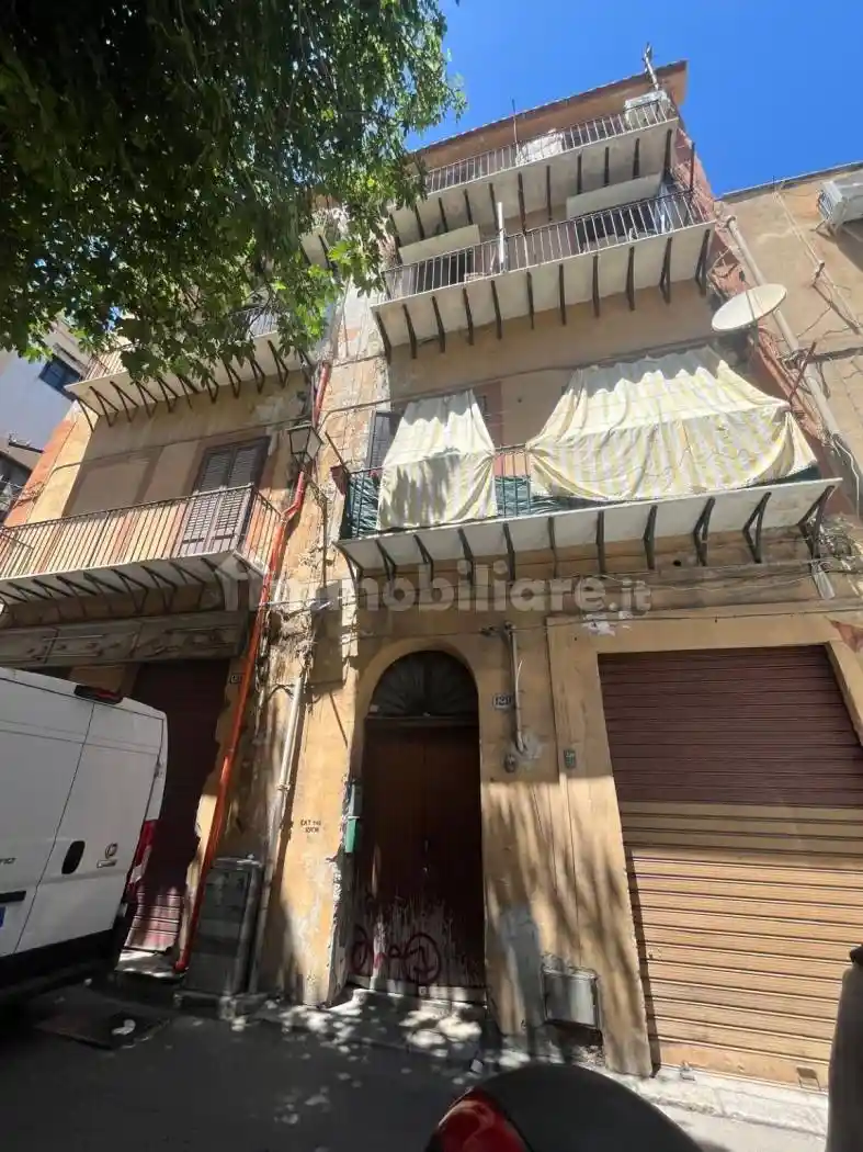 Palazzo - Edificio in vendita a Palermo