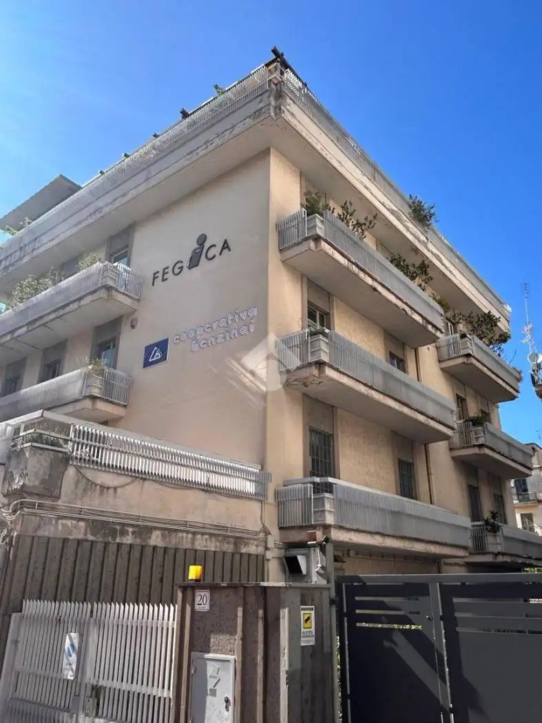 Palazzo - Edificio in vendita a Roma