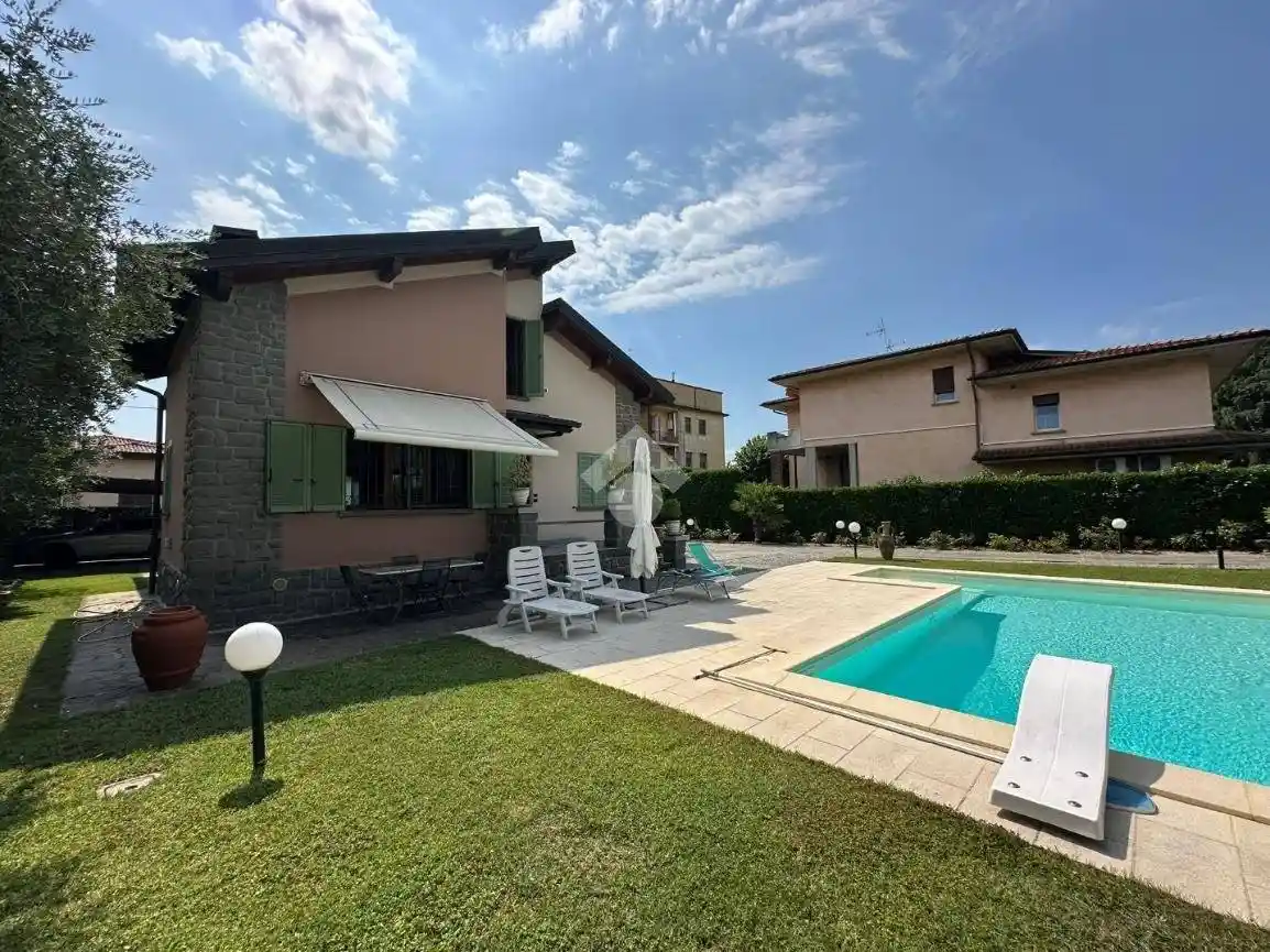 Villa in vendita a Palazzolo sull'Oglio