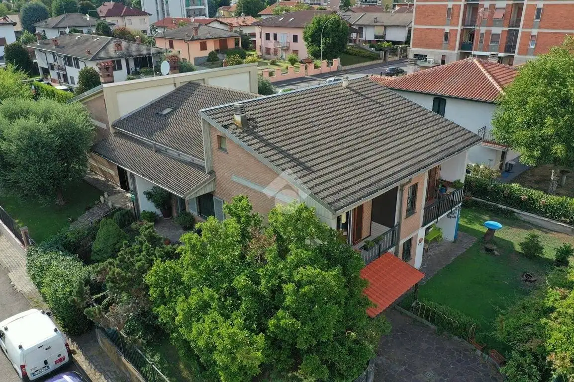 Villa in vendita a Rosate