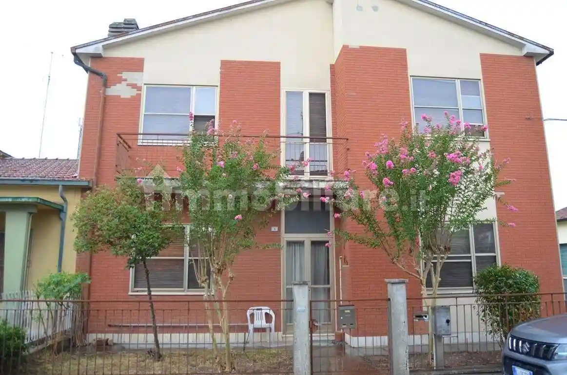 Villa in vendita a Russi