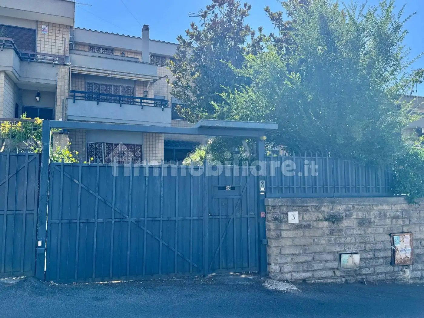 Villa plurifamiliare in vendita a Roma