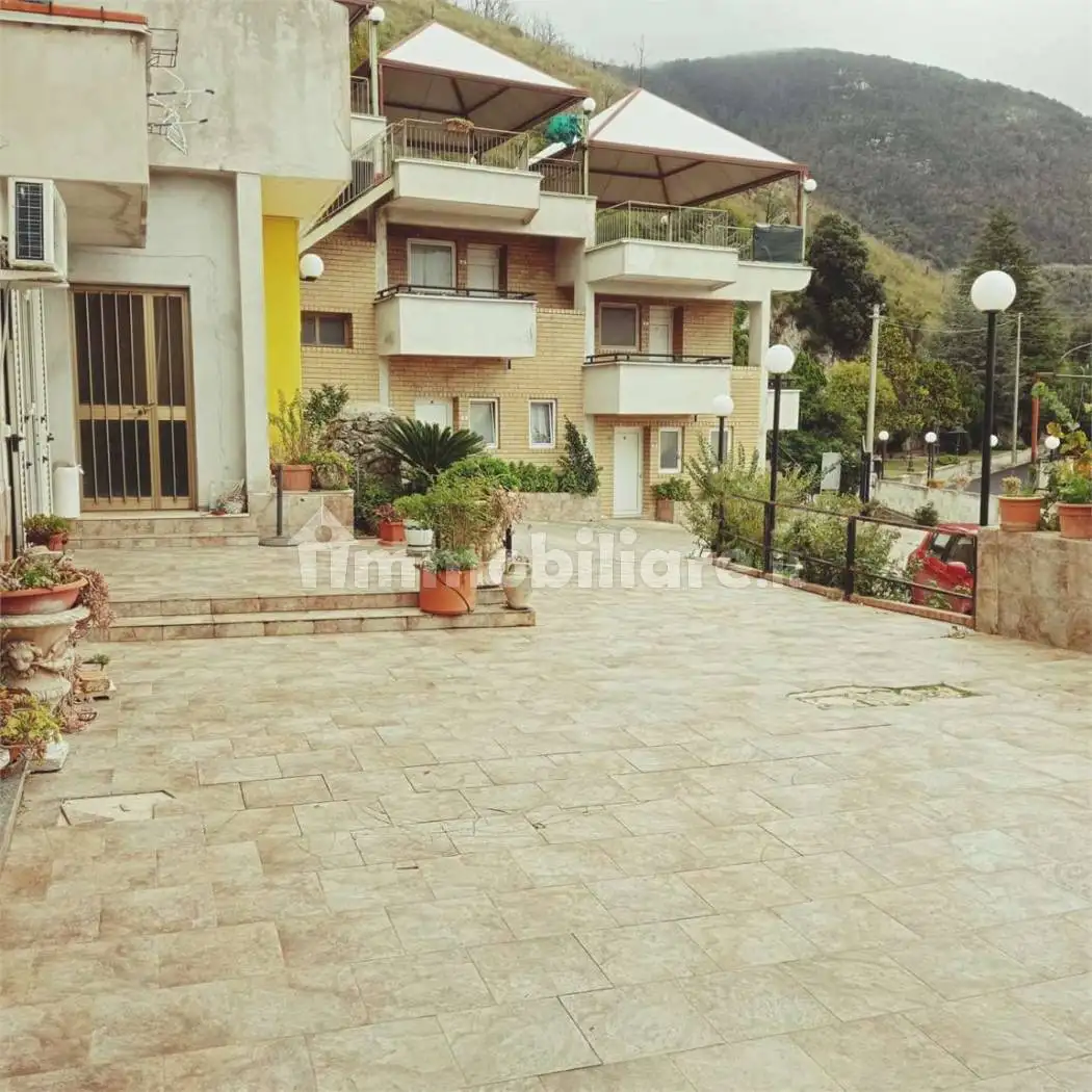 Palazzo - Edificio in vendita a Rocchetta e Croce