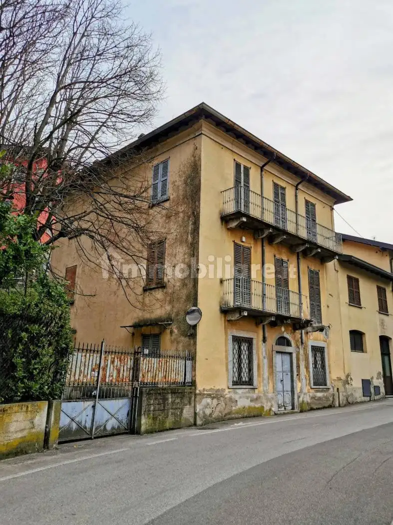 Villa in vendita a Eupilio