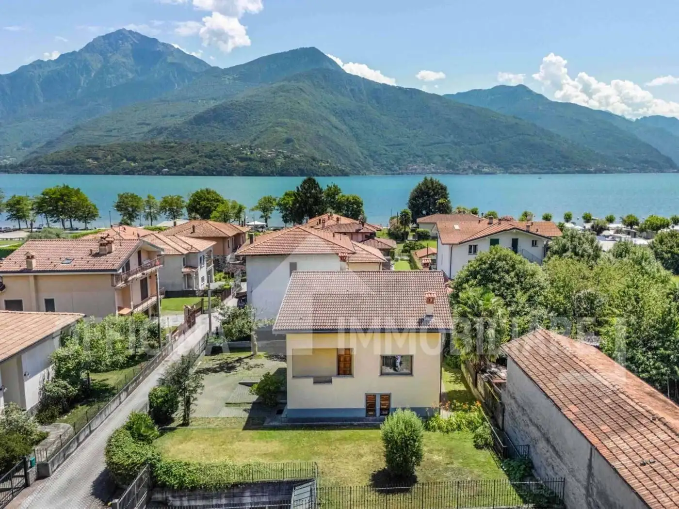 Villa in vendita a Dongo