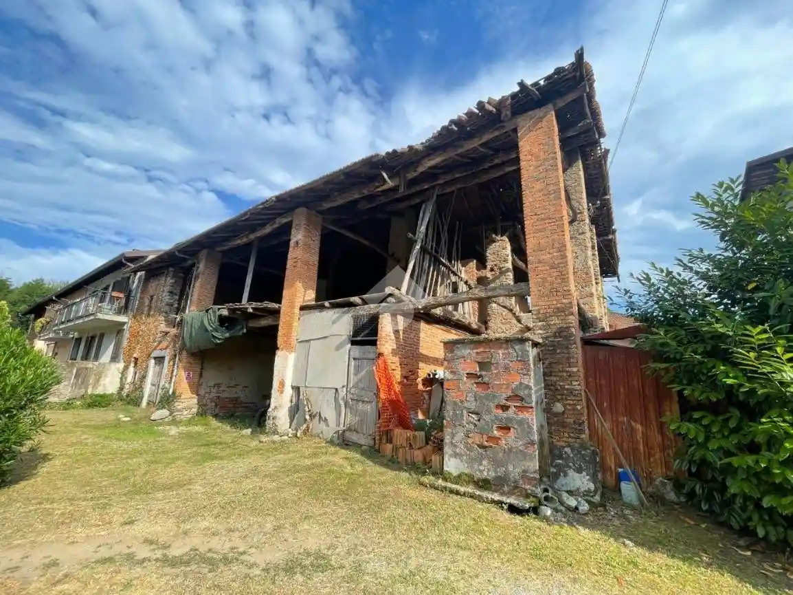 Rustico - Casale in vendita a Borgomanero