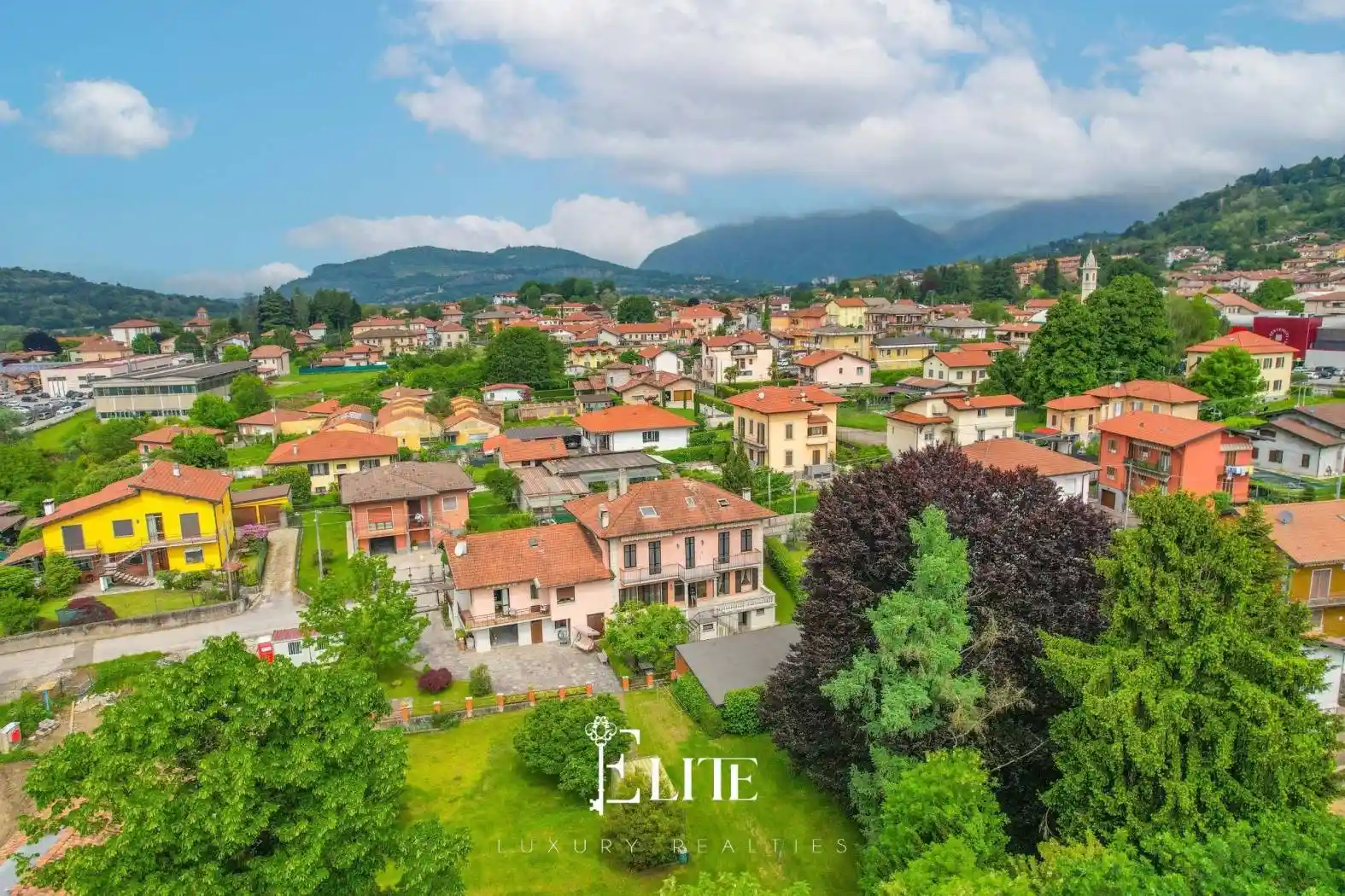 Villa in vendita a Cocquio-Trevisago