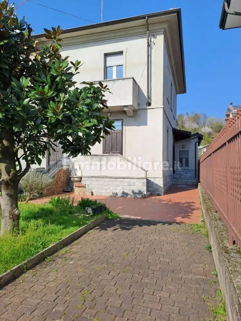 Casa indipendente in vendita a Romagnano Sesia