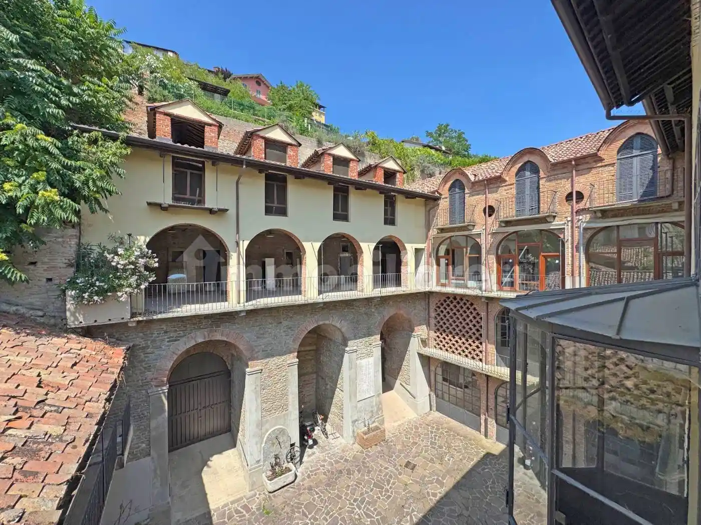 Palazzo - Edificio in vendita a Canelli