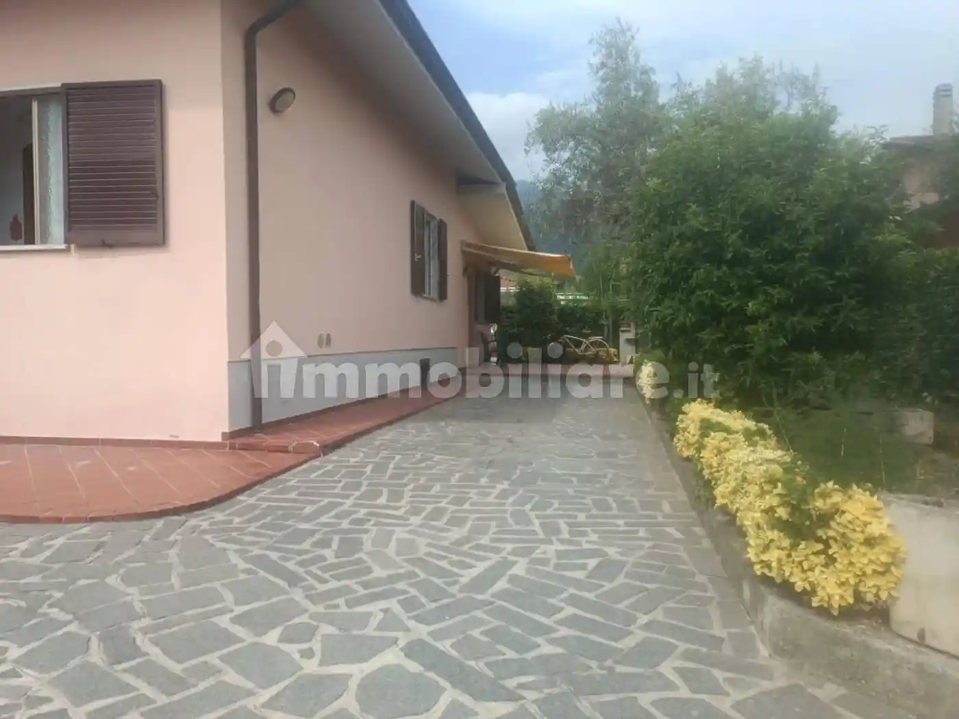 Villa bifamiliare piazza Istria,  54100, Romagnano, Massa - foto 3