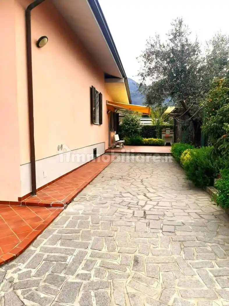 Villa bifamiliare piazza Istria,  54100, Romagnano, Massa - foto 5