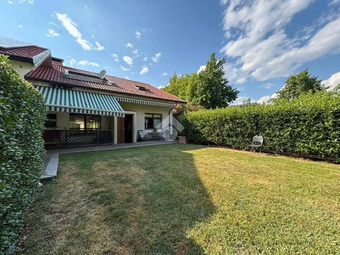 Villa in vendita a Forno Canavese