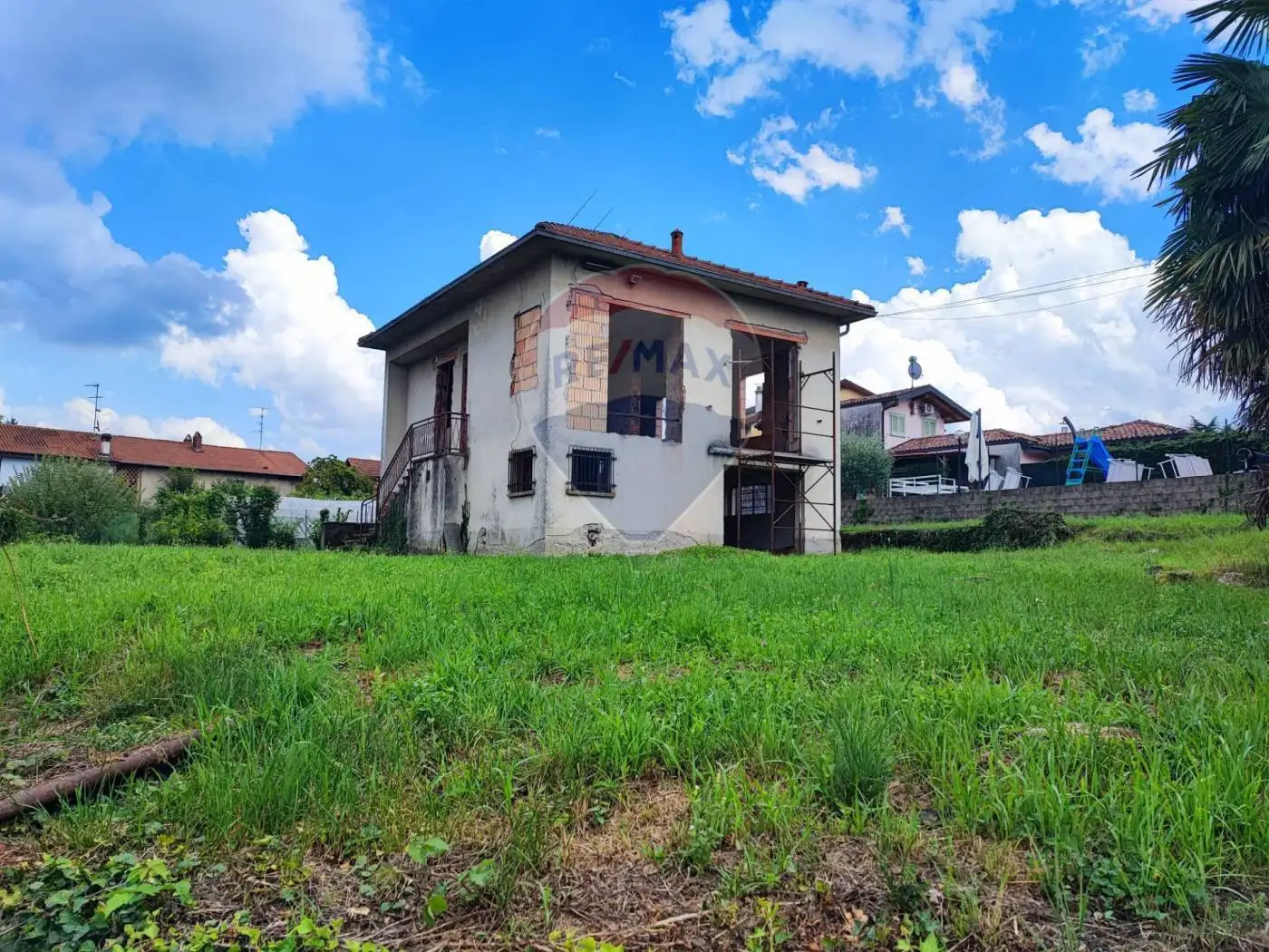 Villa in vendita a Travedona-Monate