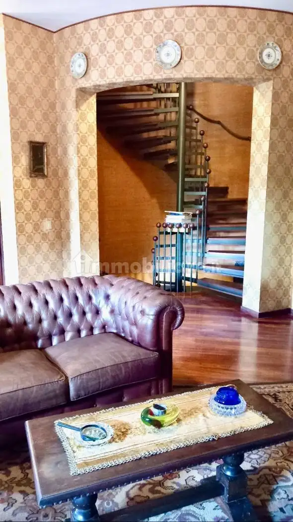 Villa bifamiliare in vendita a Roma