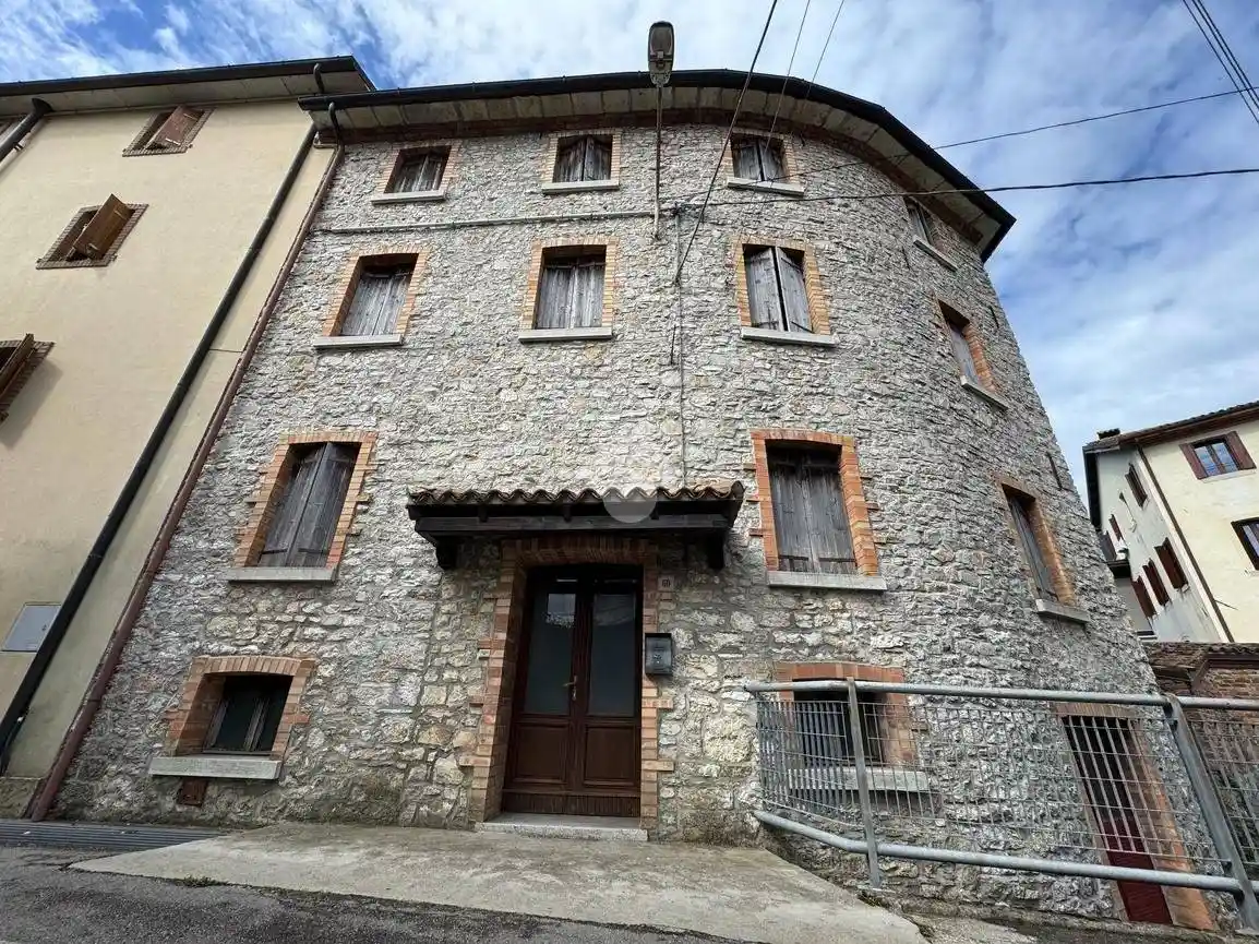 Rustico - Casale in vendita a Vittorio Veneto