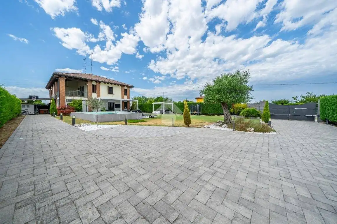 Villa in vendita a Malalbergo