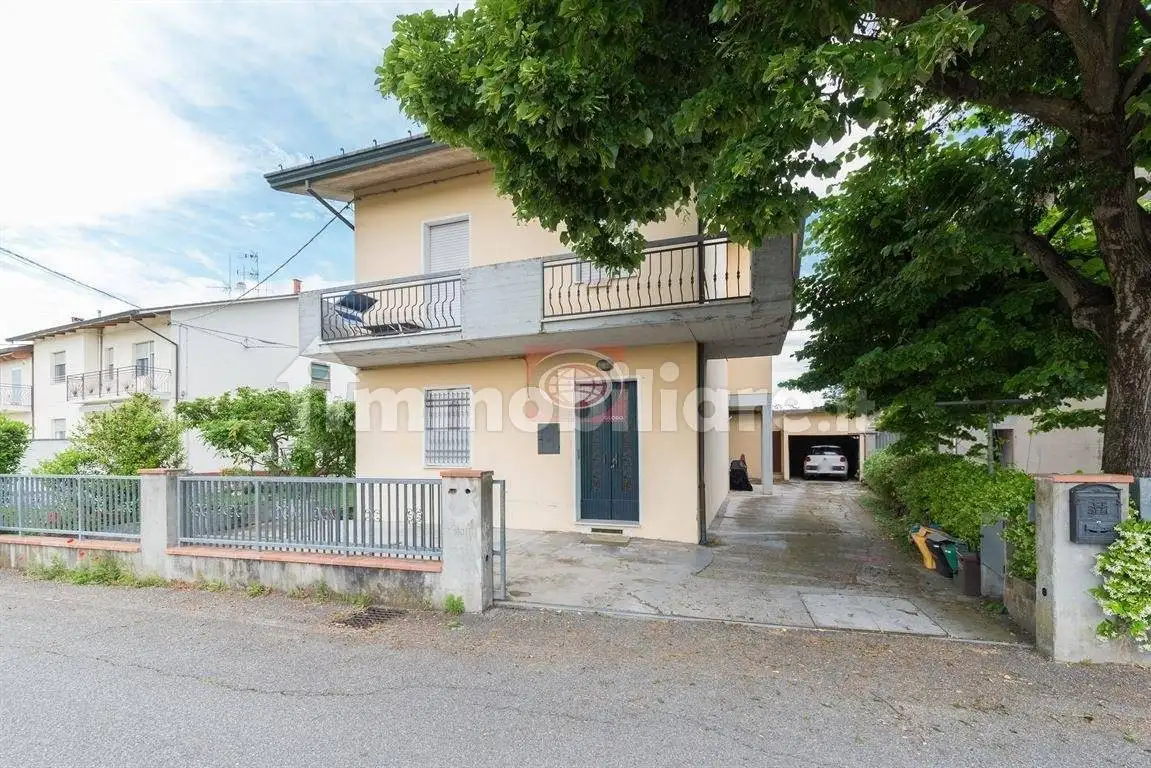 Casa indipendente in vendita a Cesena