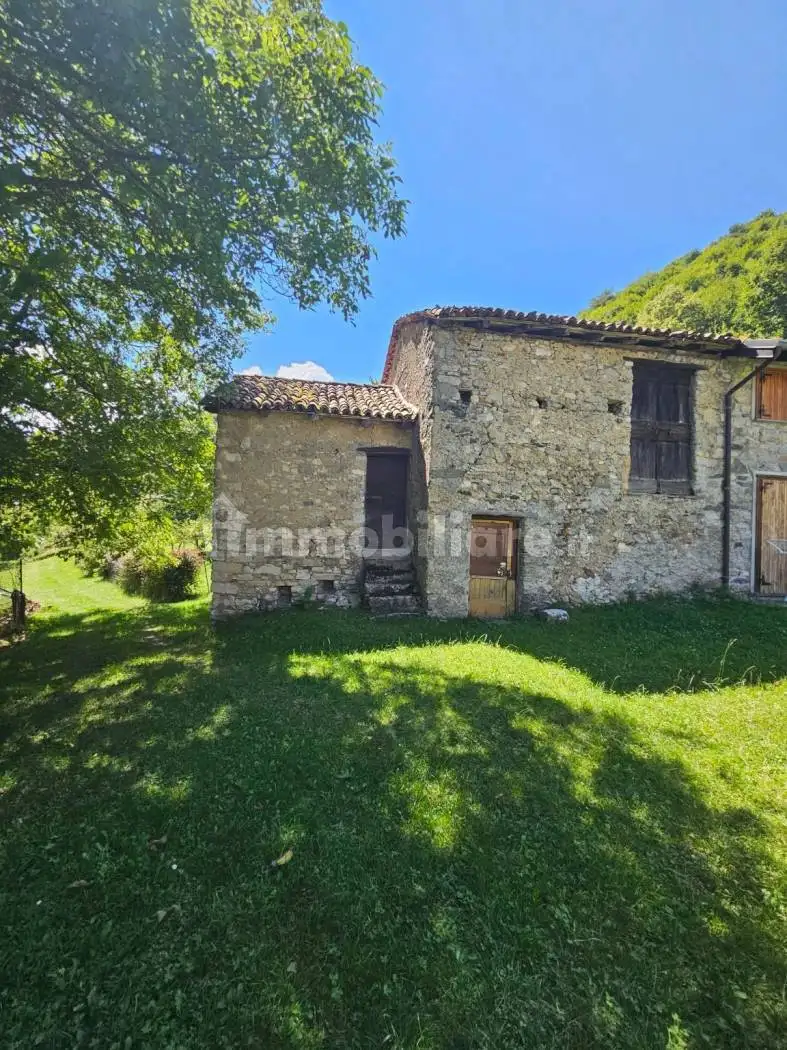 Rustico - Casale in vendita a Esino Lario