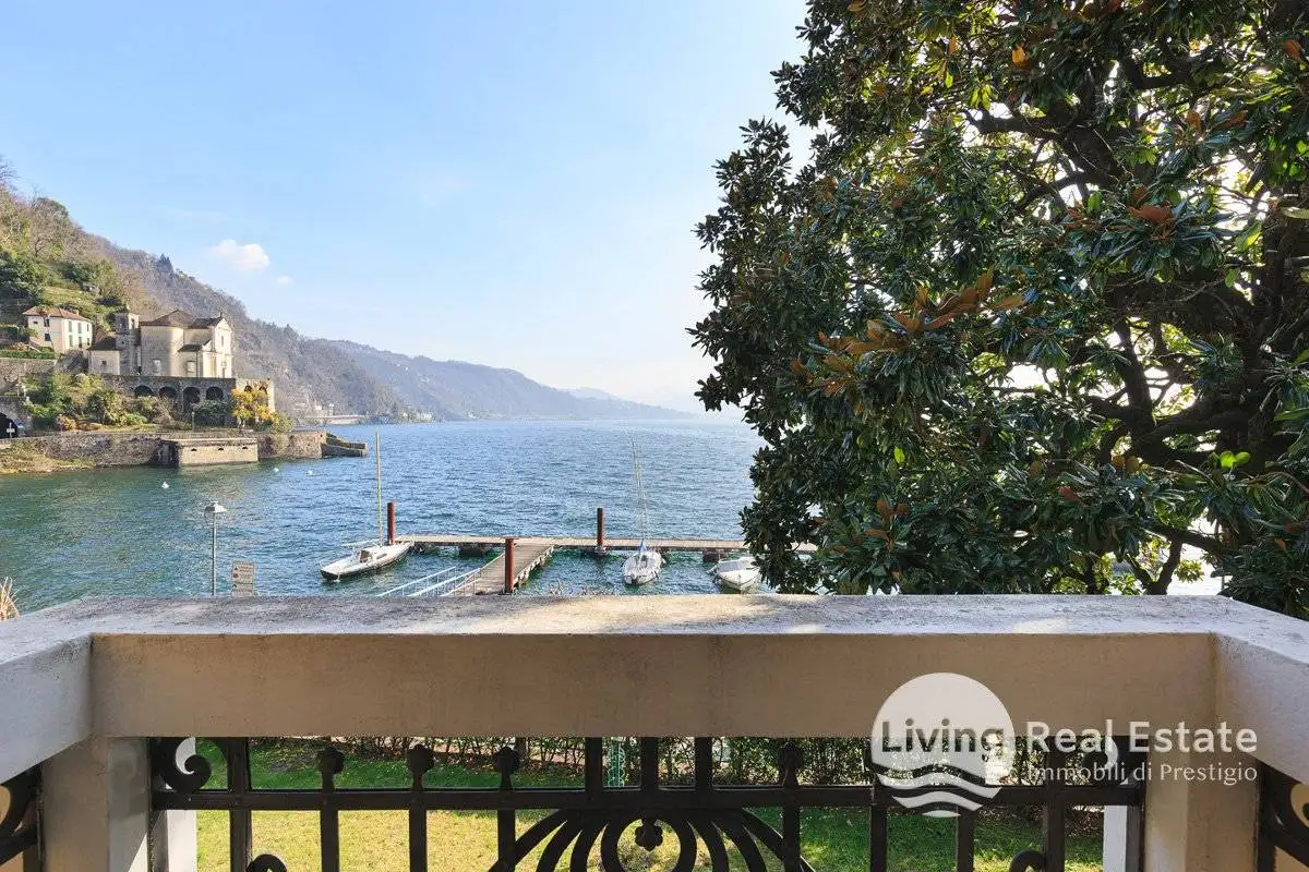 Villa in vendita a Maccagno con Pino e Veddasca