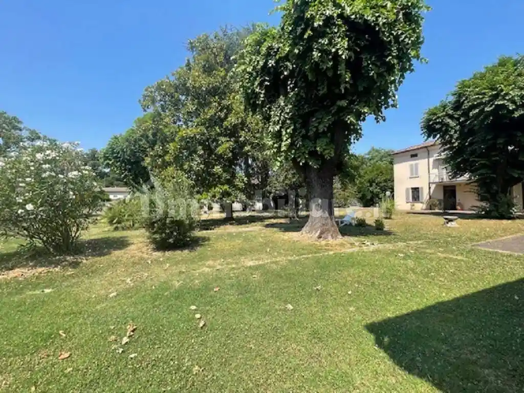 Villa in vendita a Monticelli d'Ongina