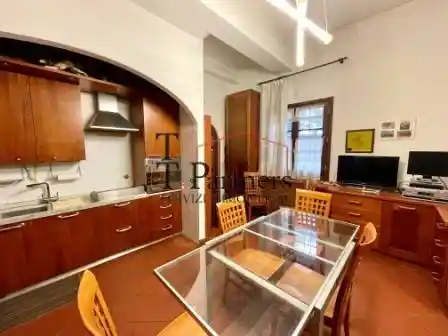 Casa indipendente in vendita a Campi Bisenzio