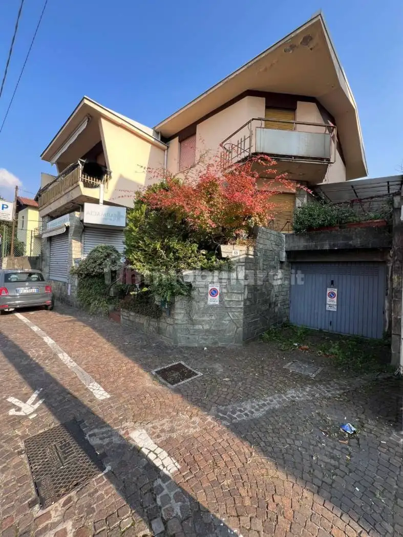 Villa in vendita a Abbadia Lariana