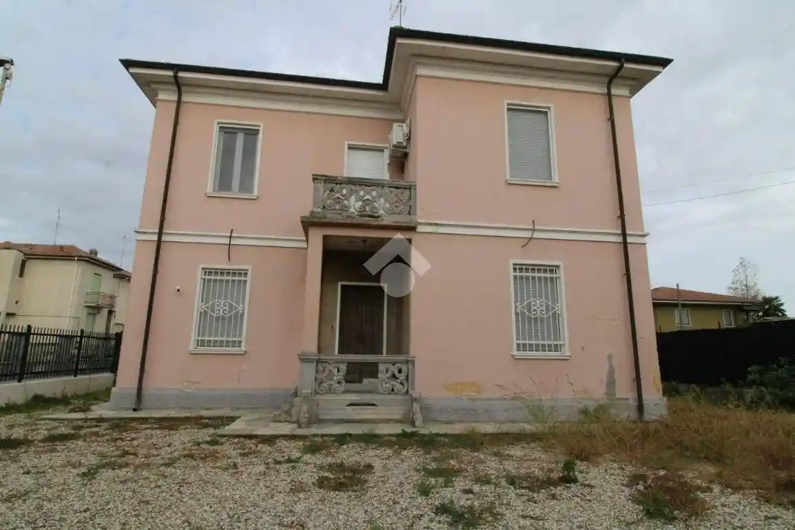 Villa in vendita a Tromello