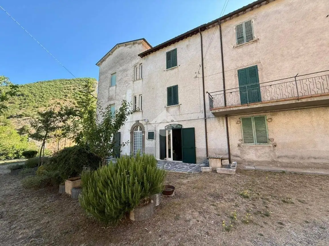 Casa indipendente in vendita a Scheggia e Pascelupo