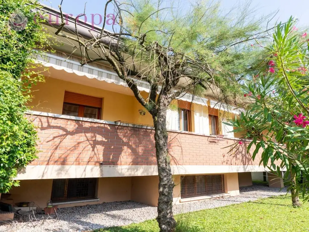 Villa in vendita a Casarsa della Delizia