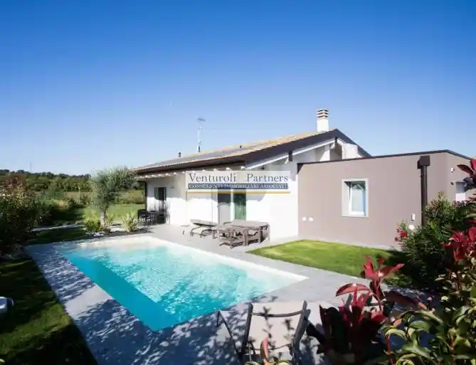 Villa in vendita a Desenzano del Garda
