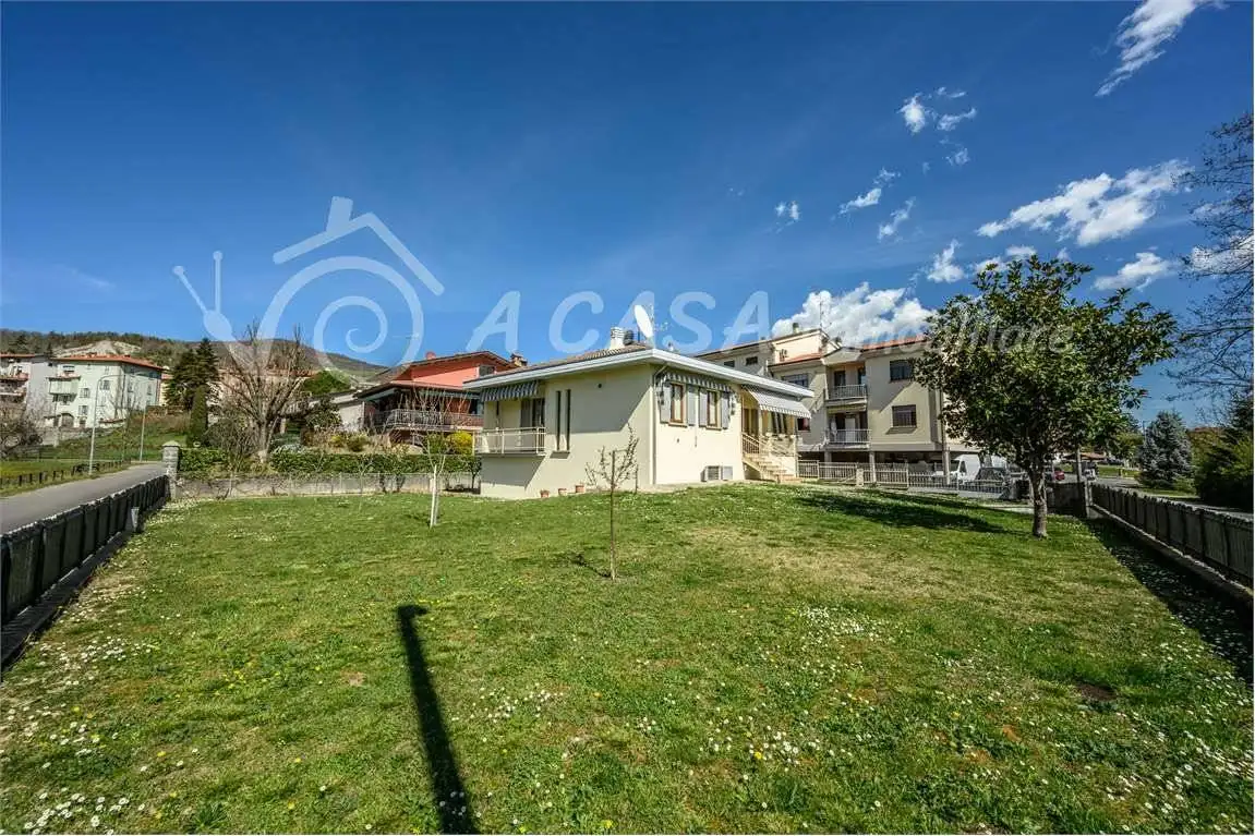 Villa in vendita a Varano de' Melegari