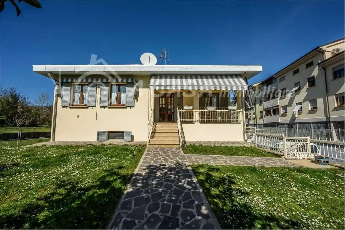 Villa unifamiliare via marconi , 30, Centro, Varano de' Melegari - foto 3